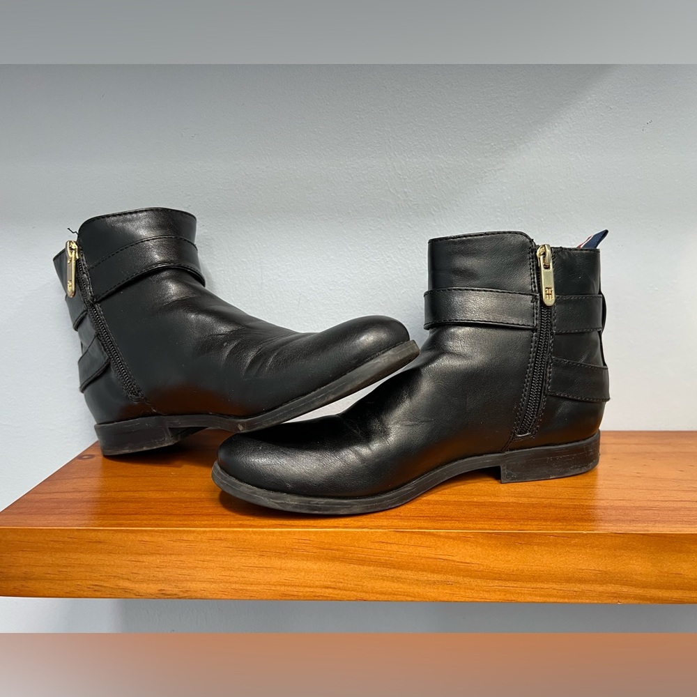 TOMMY HILFIGER Black Julies Leather Ankle Booties Boots SIZE 7M WOMENS Pre Loved